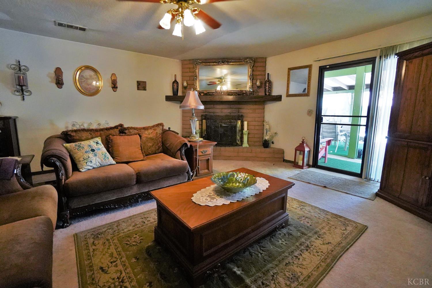 1200 Oxford Way, Hanford, CA 93230