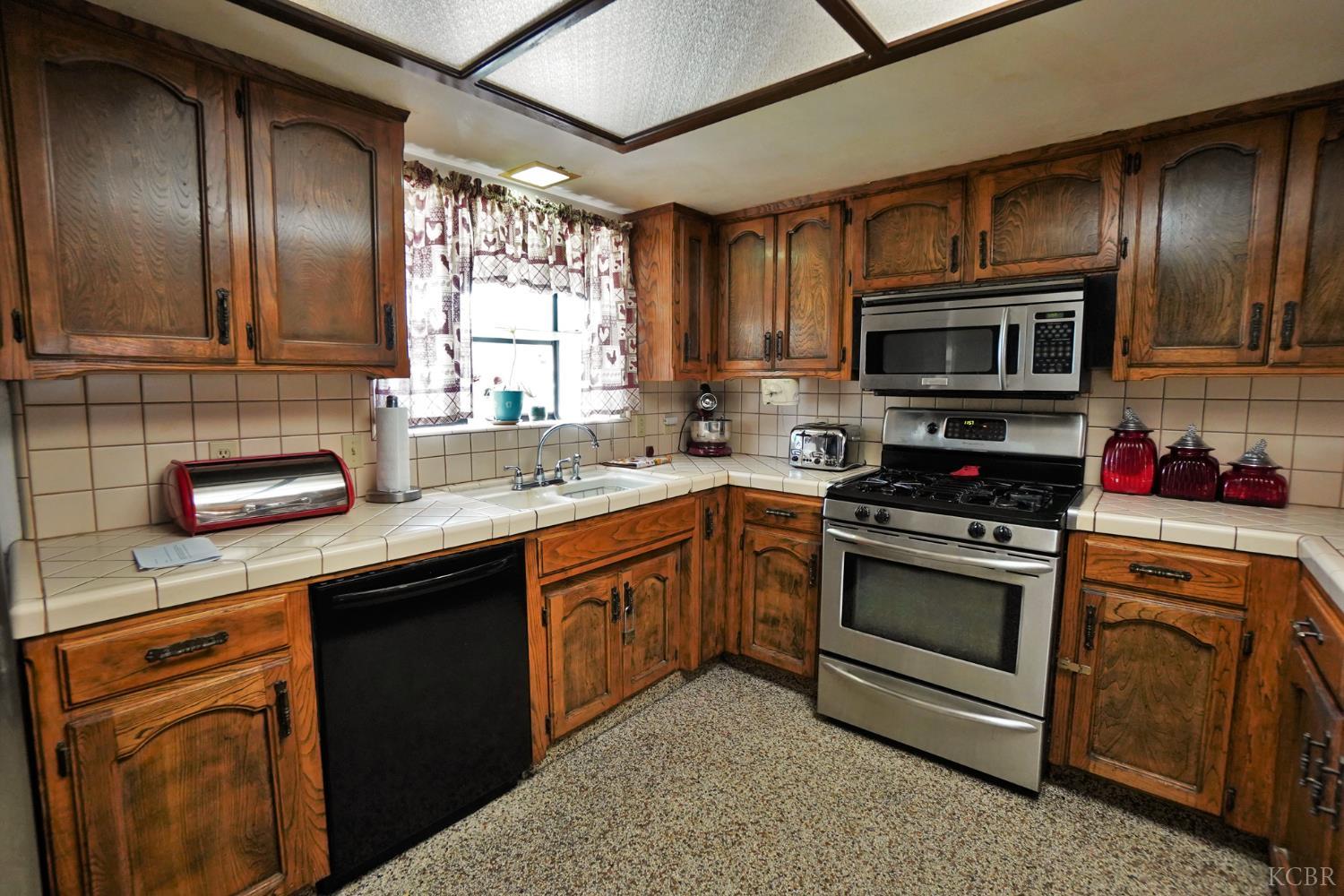 1200 Oxford Way, Hanford, CA 93230