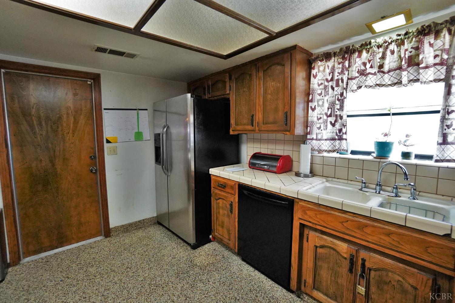 1200 Oxford Way, Hanford, CA 93230