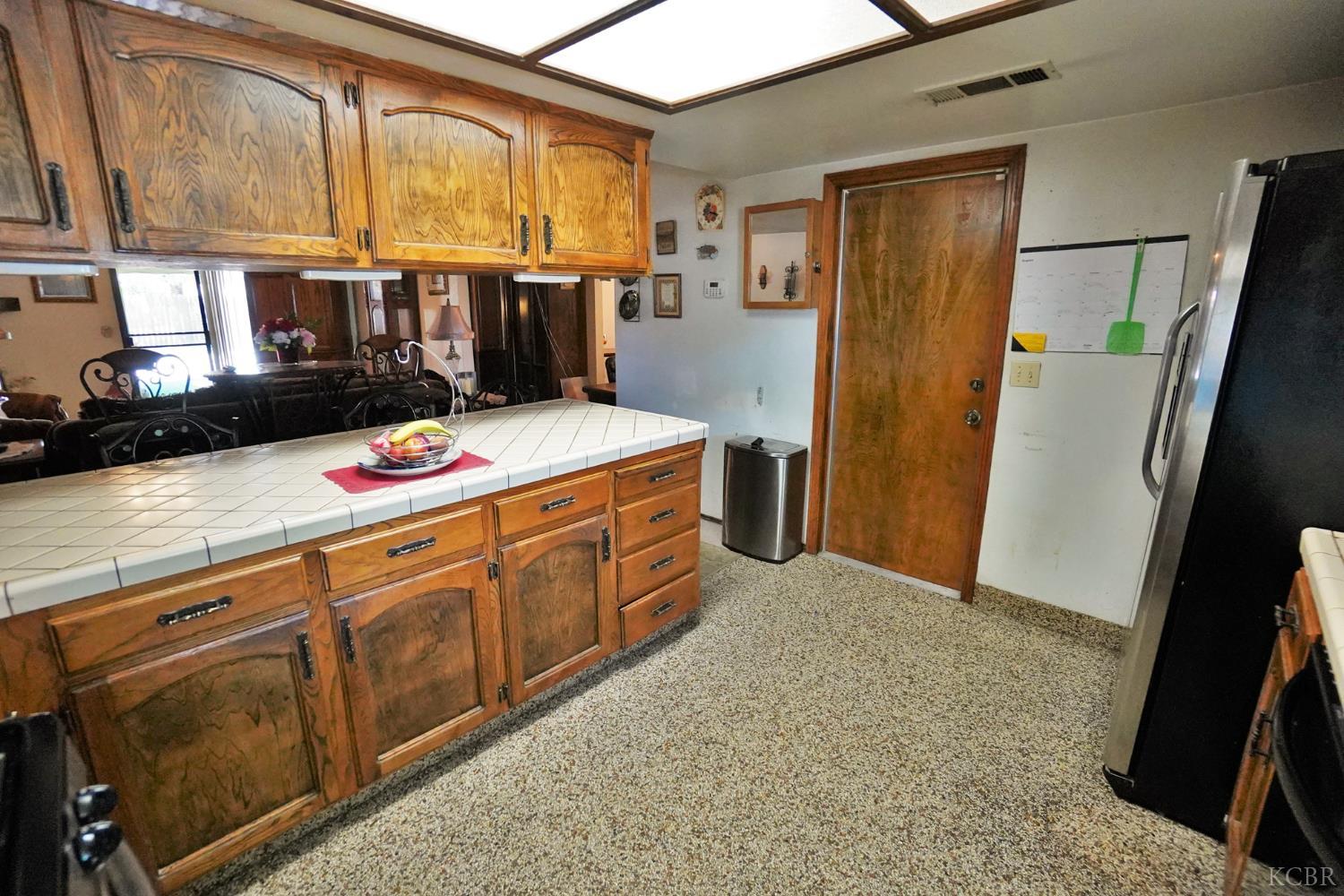 1200 Oxford Way, Hanford, CA 93230