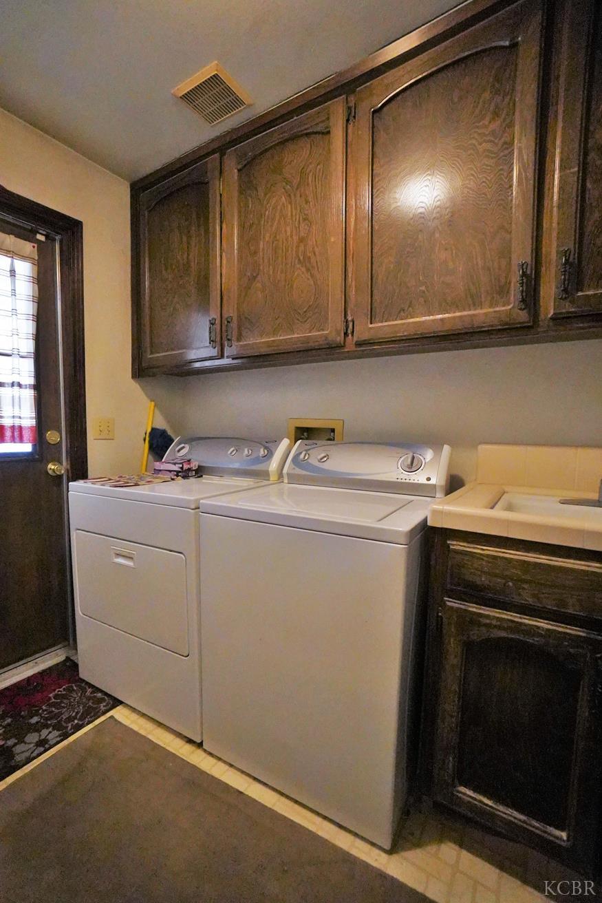 1200 Oxford Way, Hanford, CA 93230