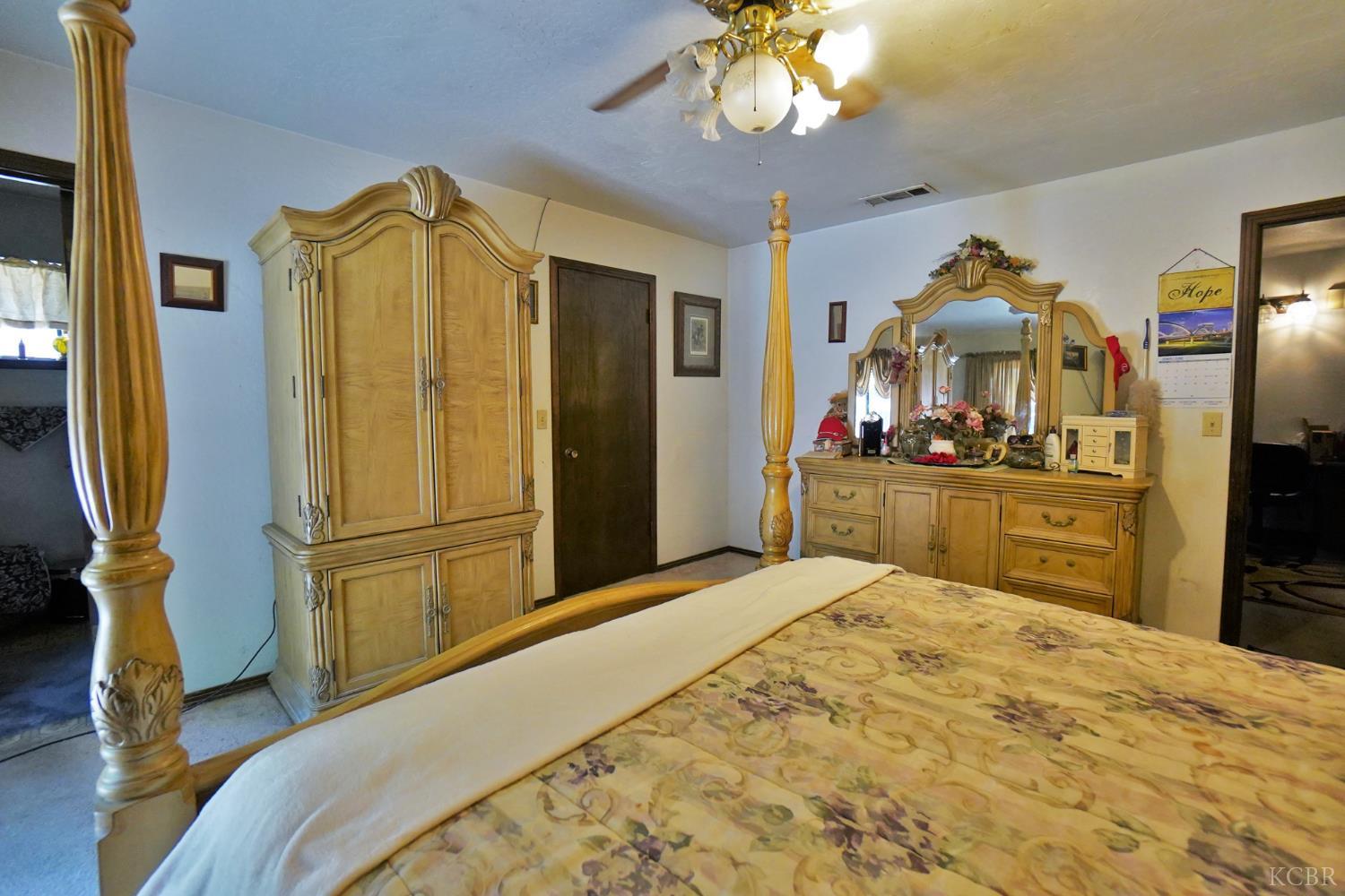 1200 Oxford Way, Hanford, CA 93230