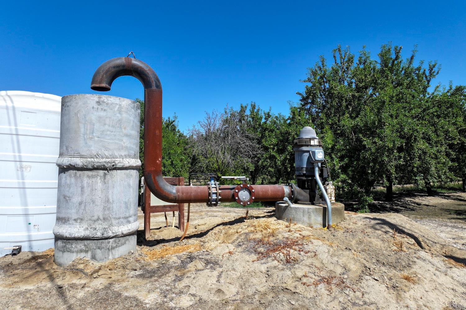 7476 E Mt. Whitney Ave, Laton, CA 93242