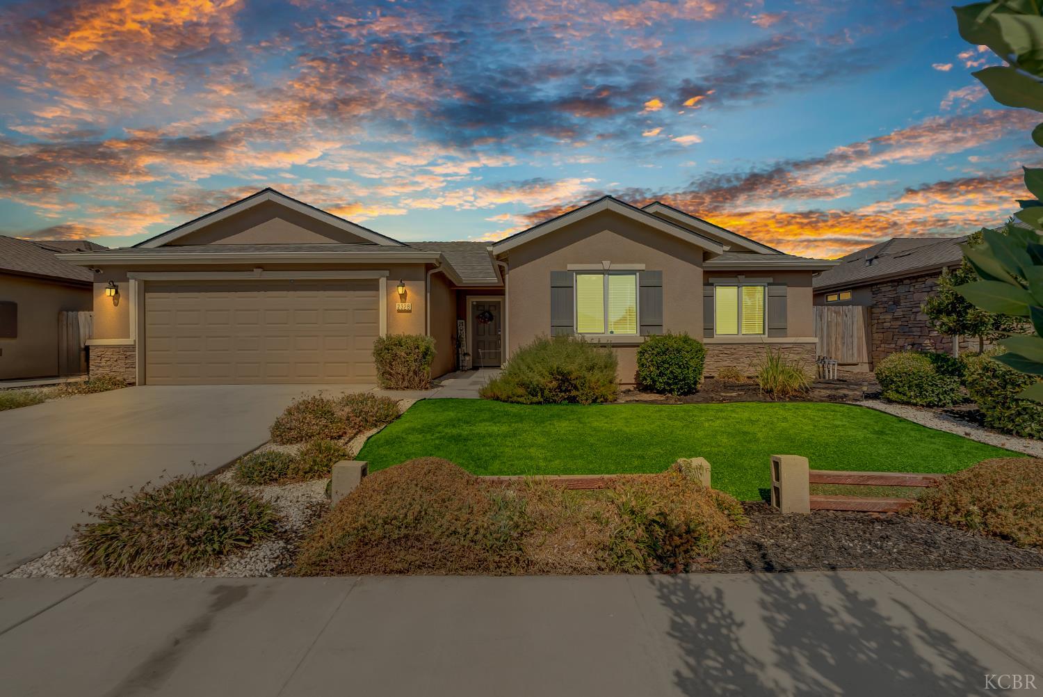2328 Madeline Dr, Hanford, CA 93230