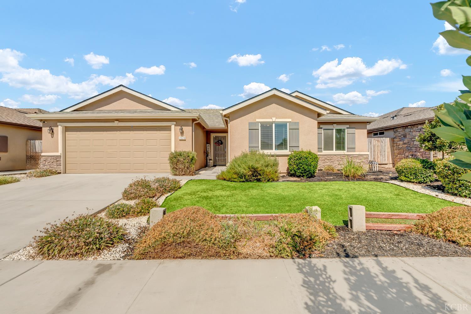 2328 Madeline Dr, Hanford, CA 93230