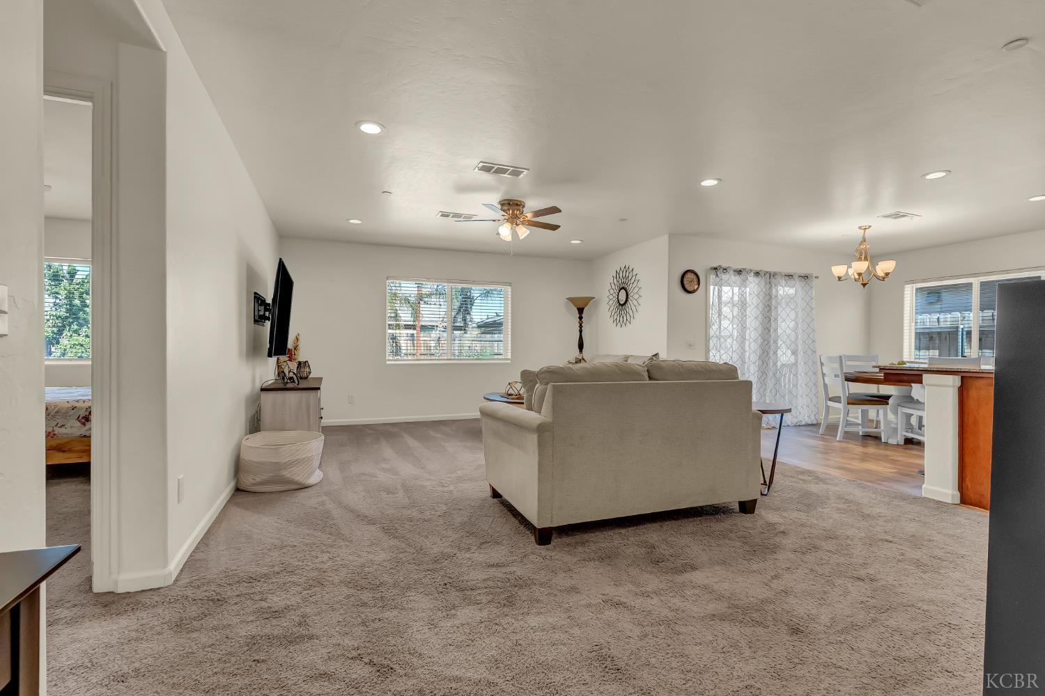 2328 Madeline Dr, Hanford, CA 93230