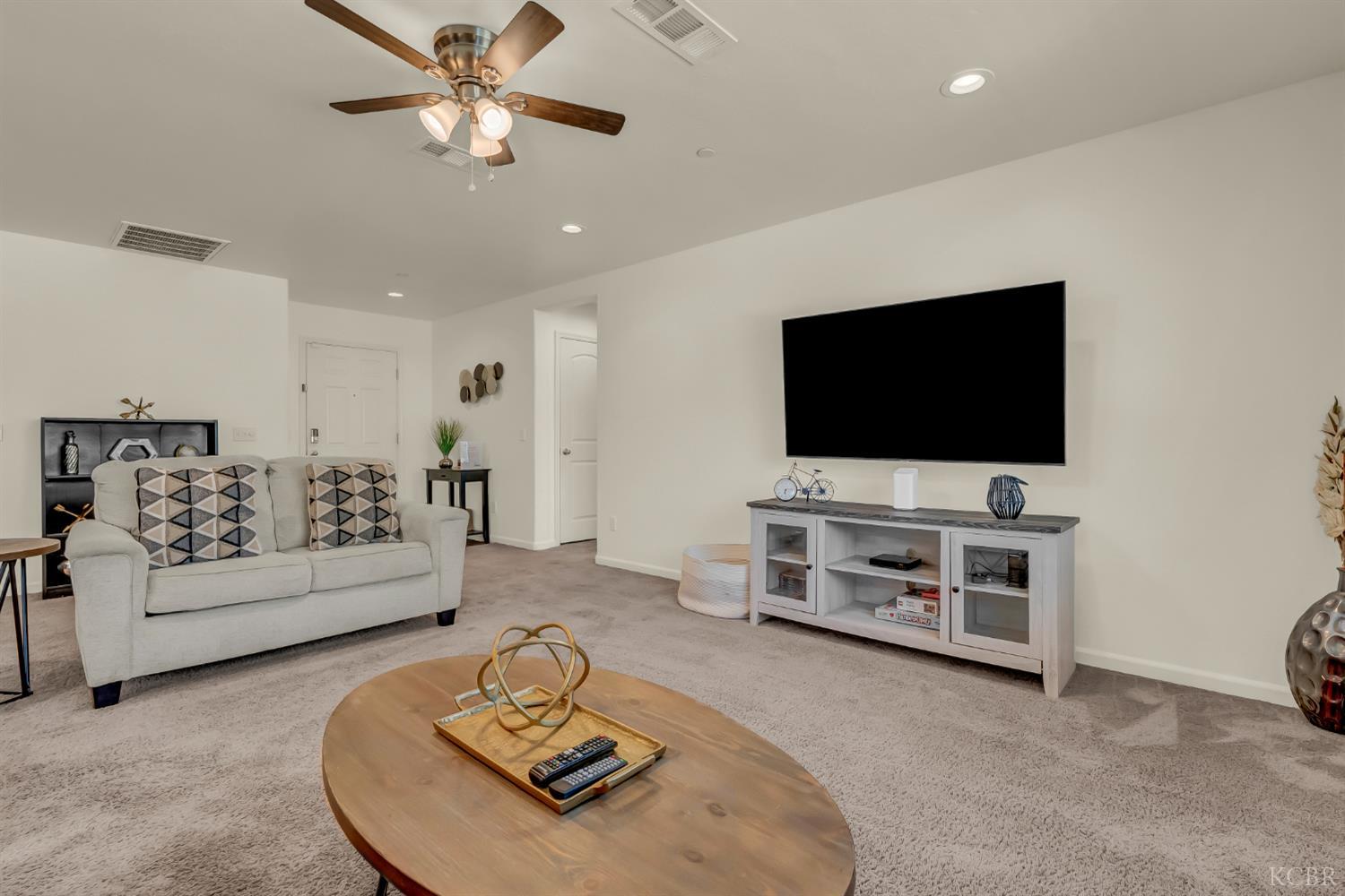 2328 Madeline Dr, Hanford, CA 93230