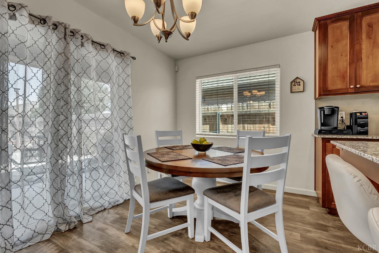 2328 Madeline Dr, Hanford, CA 93230