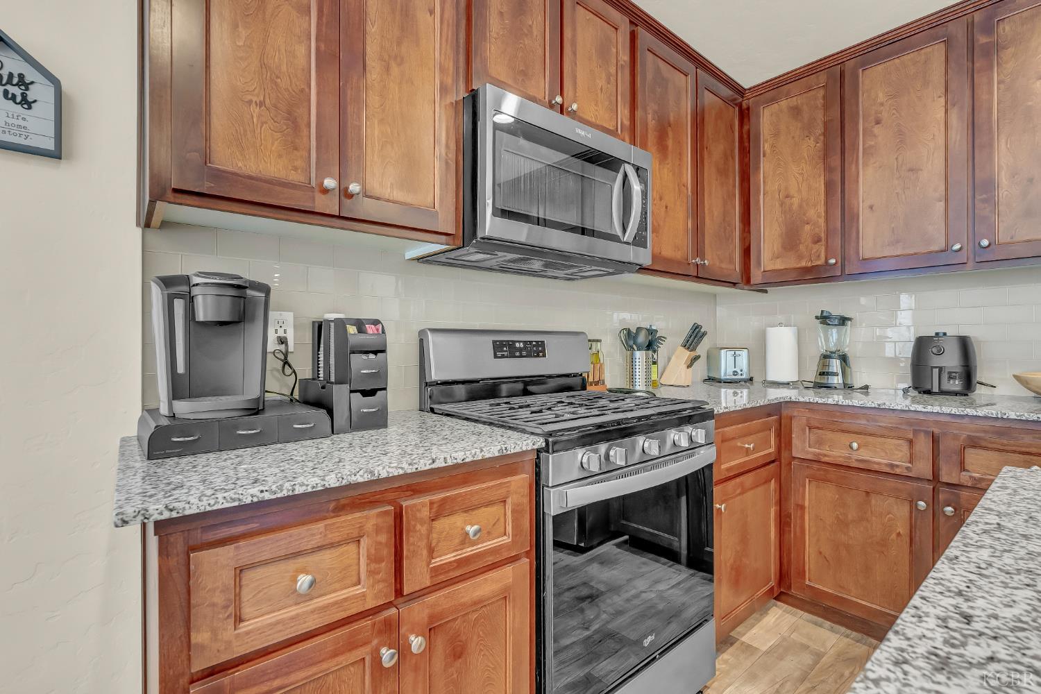 2328 Madeline Dr, Hanford, CA 93230