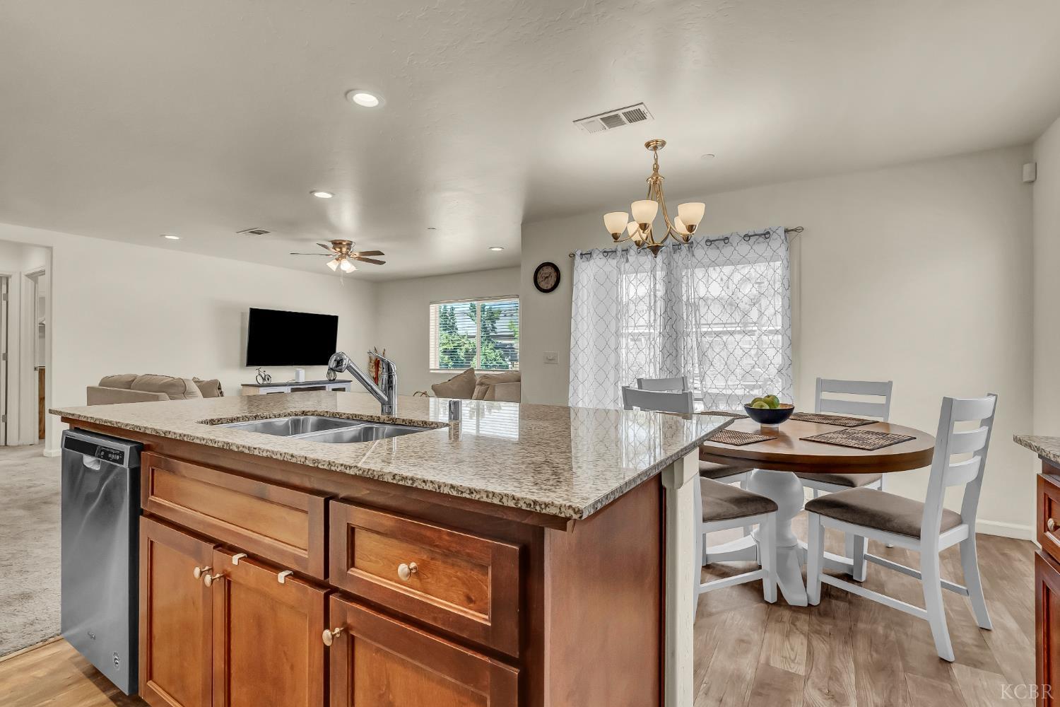 2328 Madeline Dr, Hanford, CA 93230