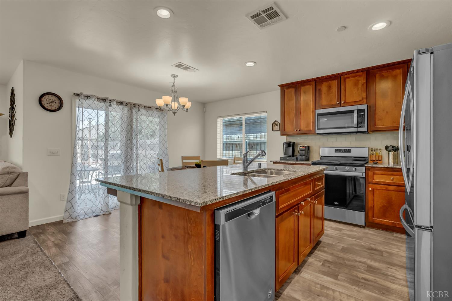 2328 Madeline Dr, Hanford, CA 93230