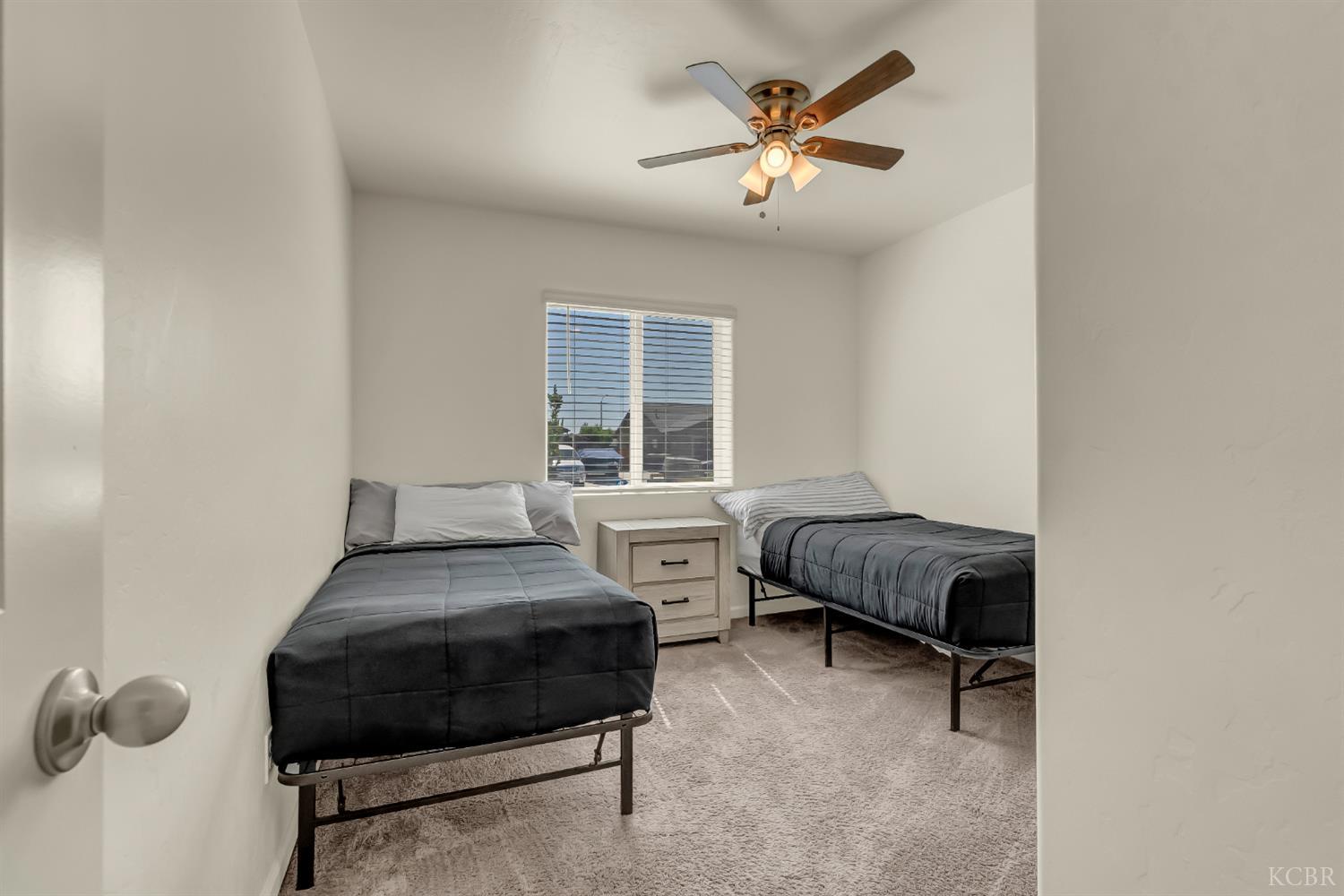 2328 Madeline Dr, Hanford, CA 93230