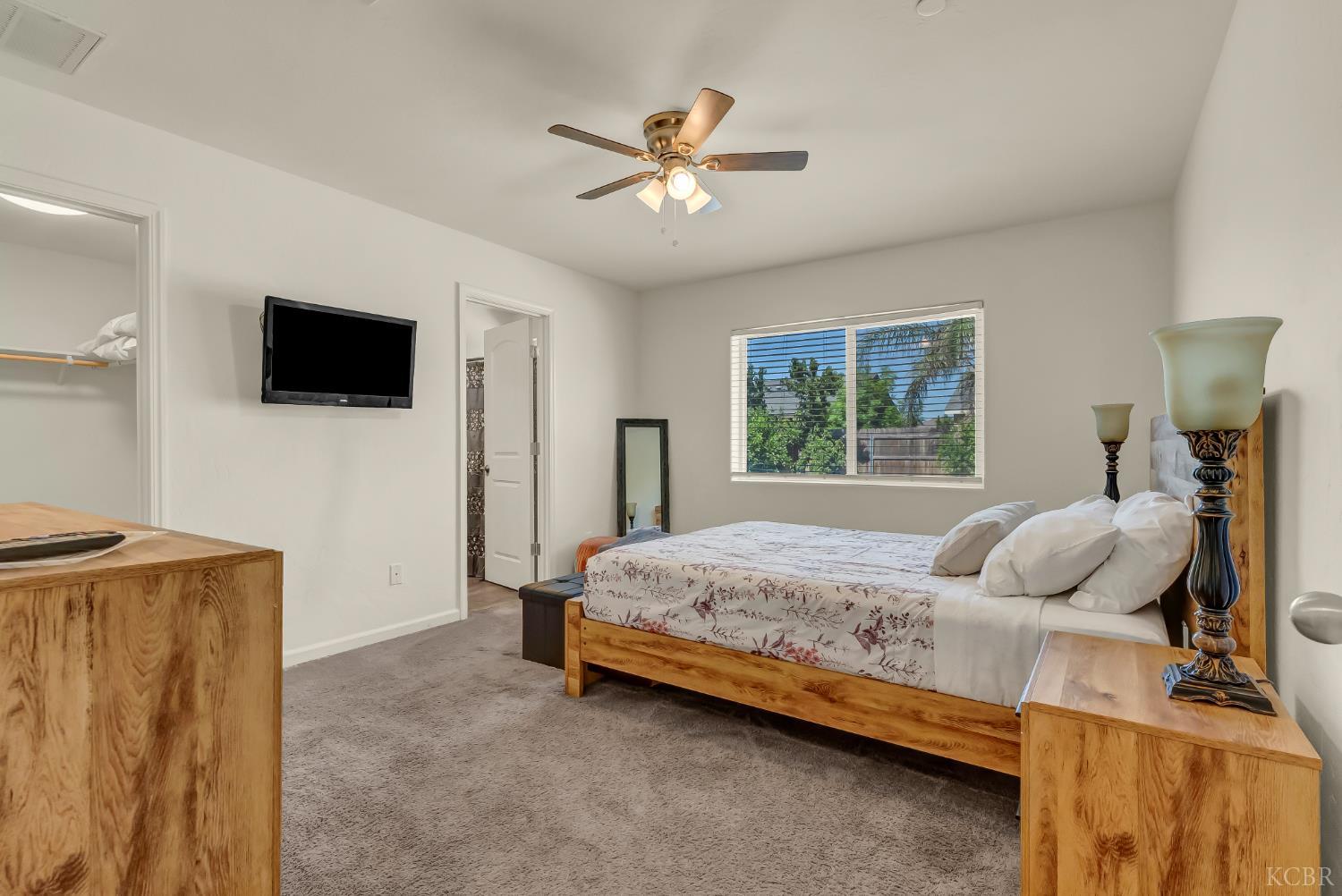 2328 Madeline Dr, Hanford, CA 93230