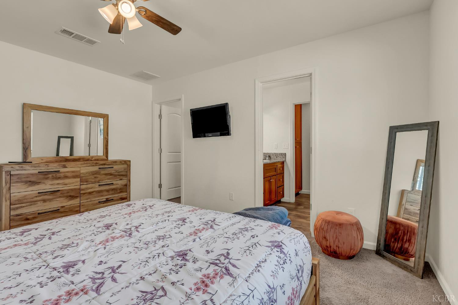 2328 Madeline Dr, Hanford, CA 93230