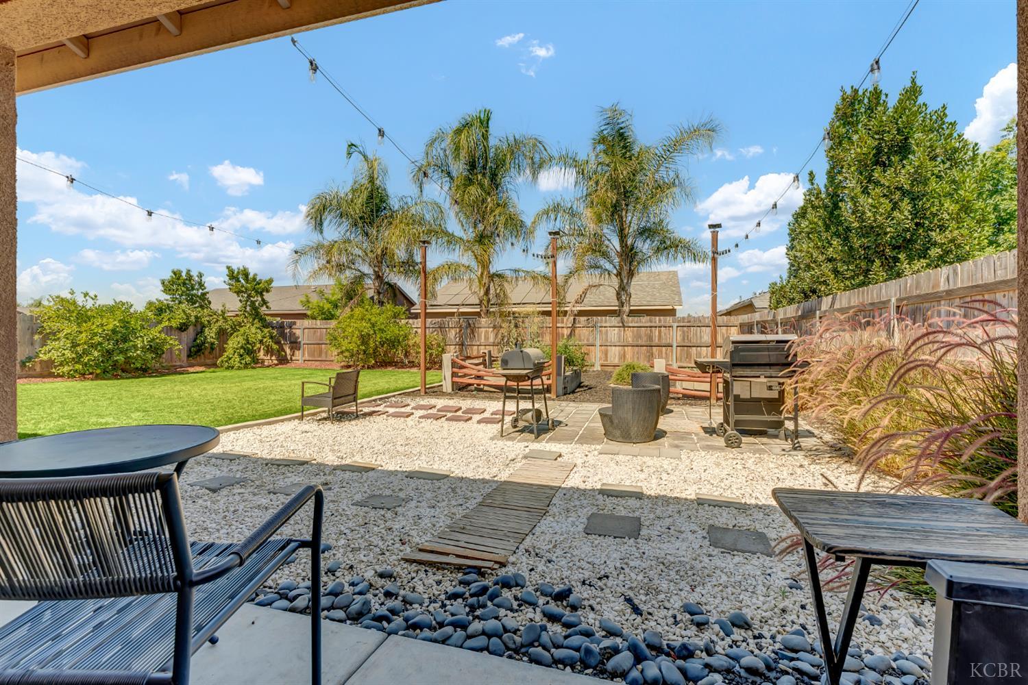 2328 Madeline Dr, Hanford, CA 93230