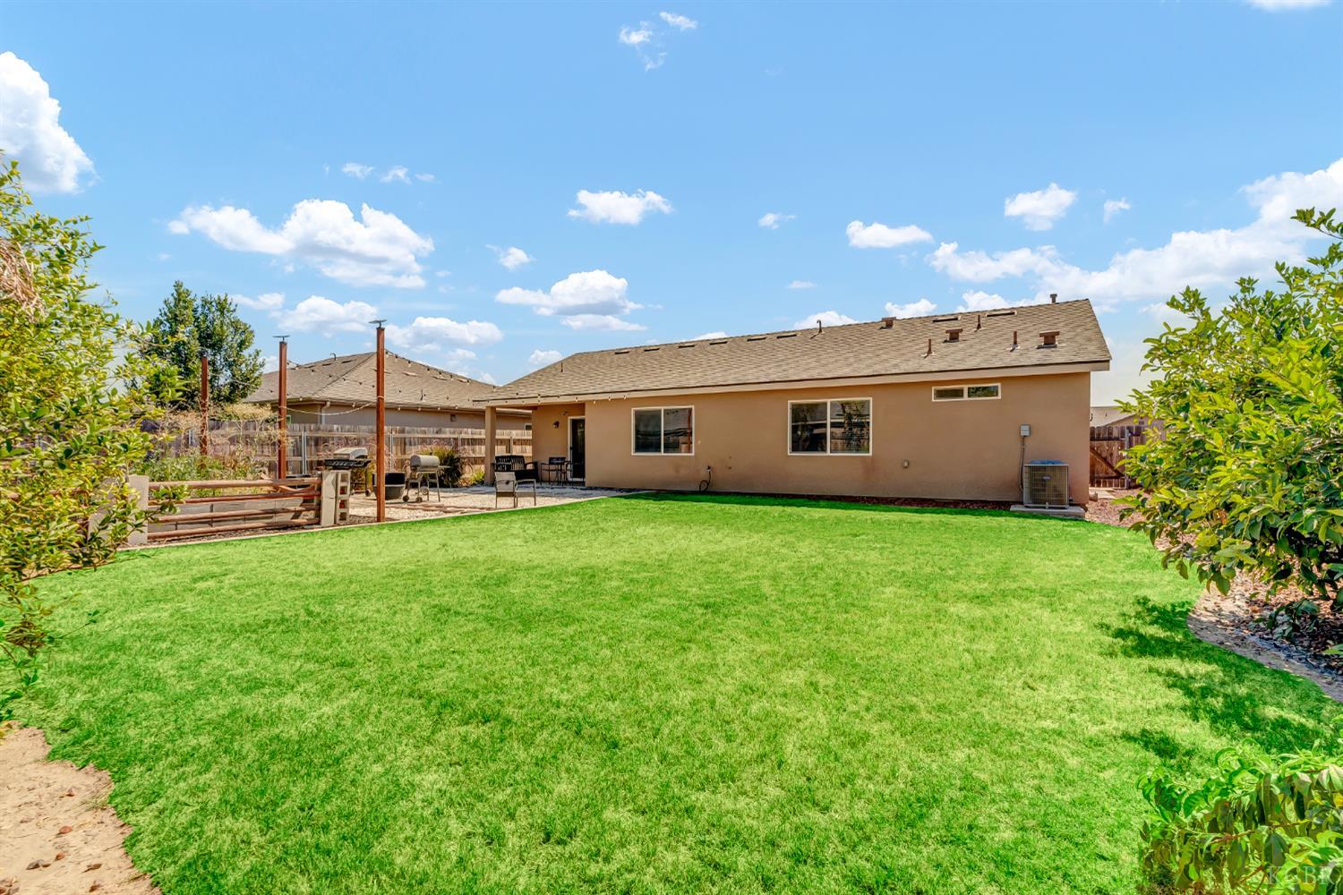 2328 Madeline Dr, Hanford, CA 93230