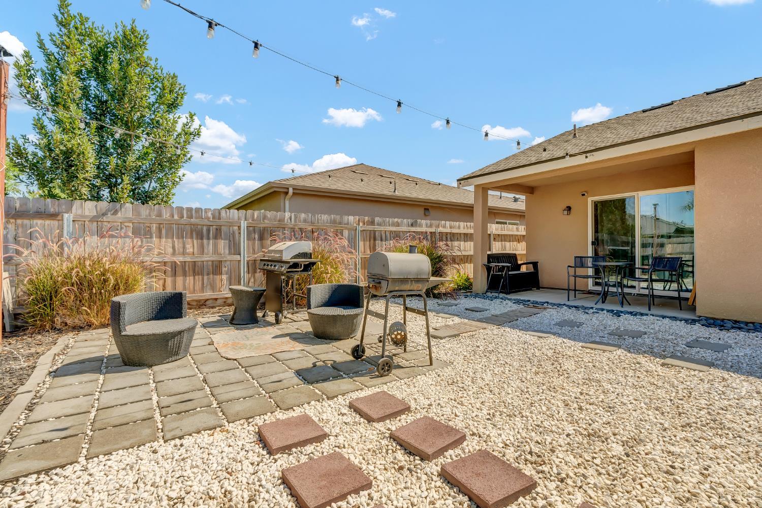 2328 Madeline Dr, Hanford, CA 93230