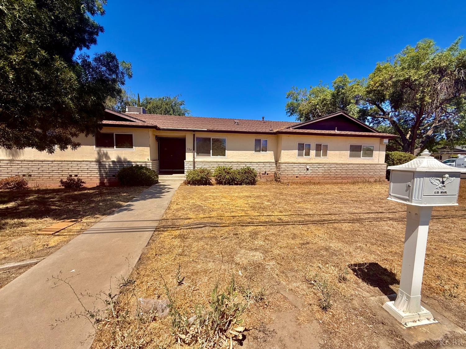 129 Vine St, Lemoore, CA 93245
