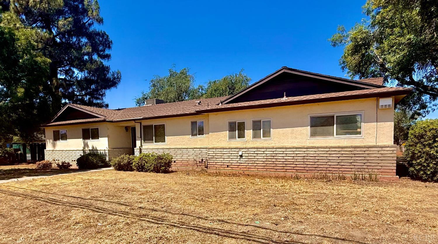 129 Vine St, Lemoore, CA 93245