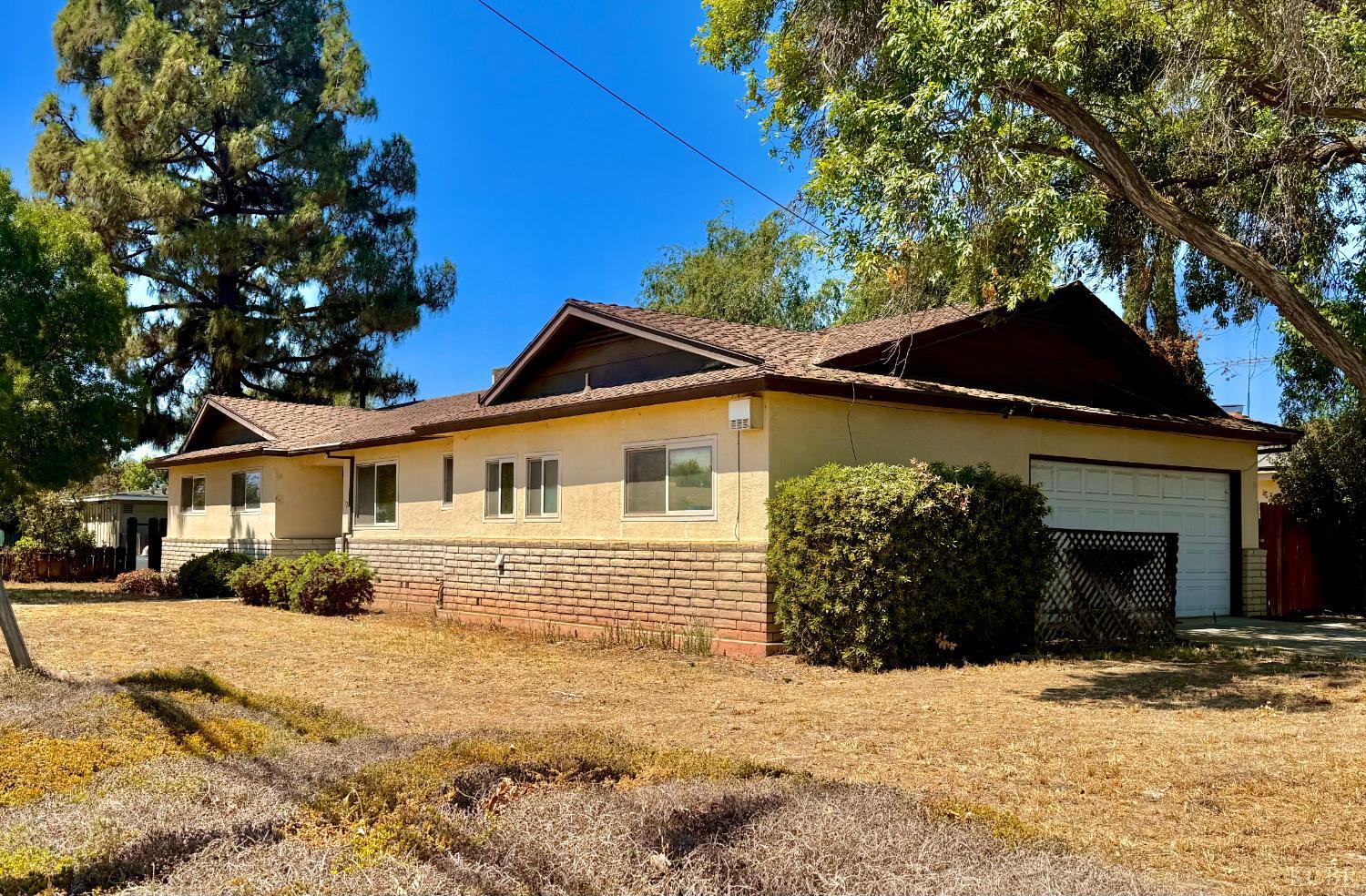 129 Vine St, Lemoore, CA 93245