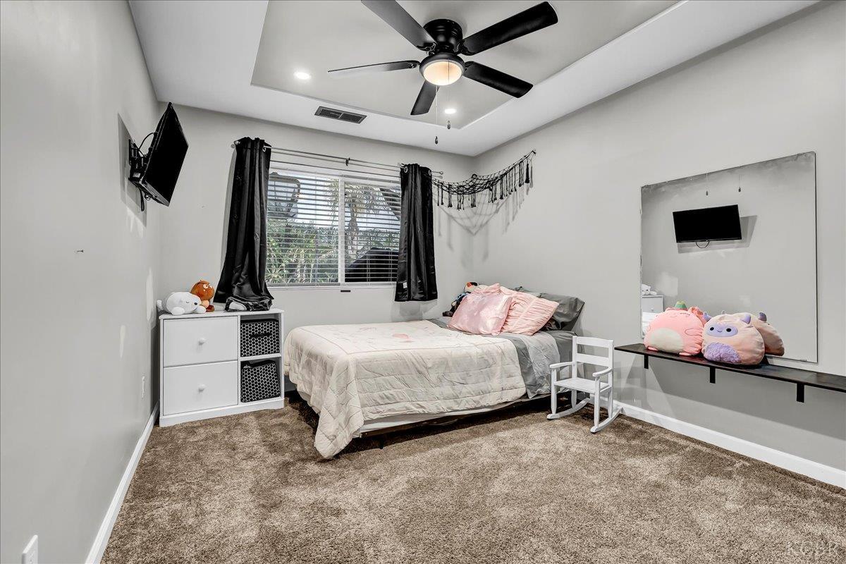 956 E Clover Ln, Hanford, CA 93230