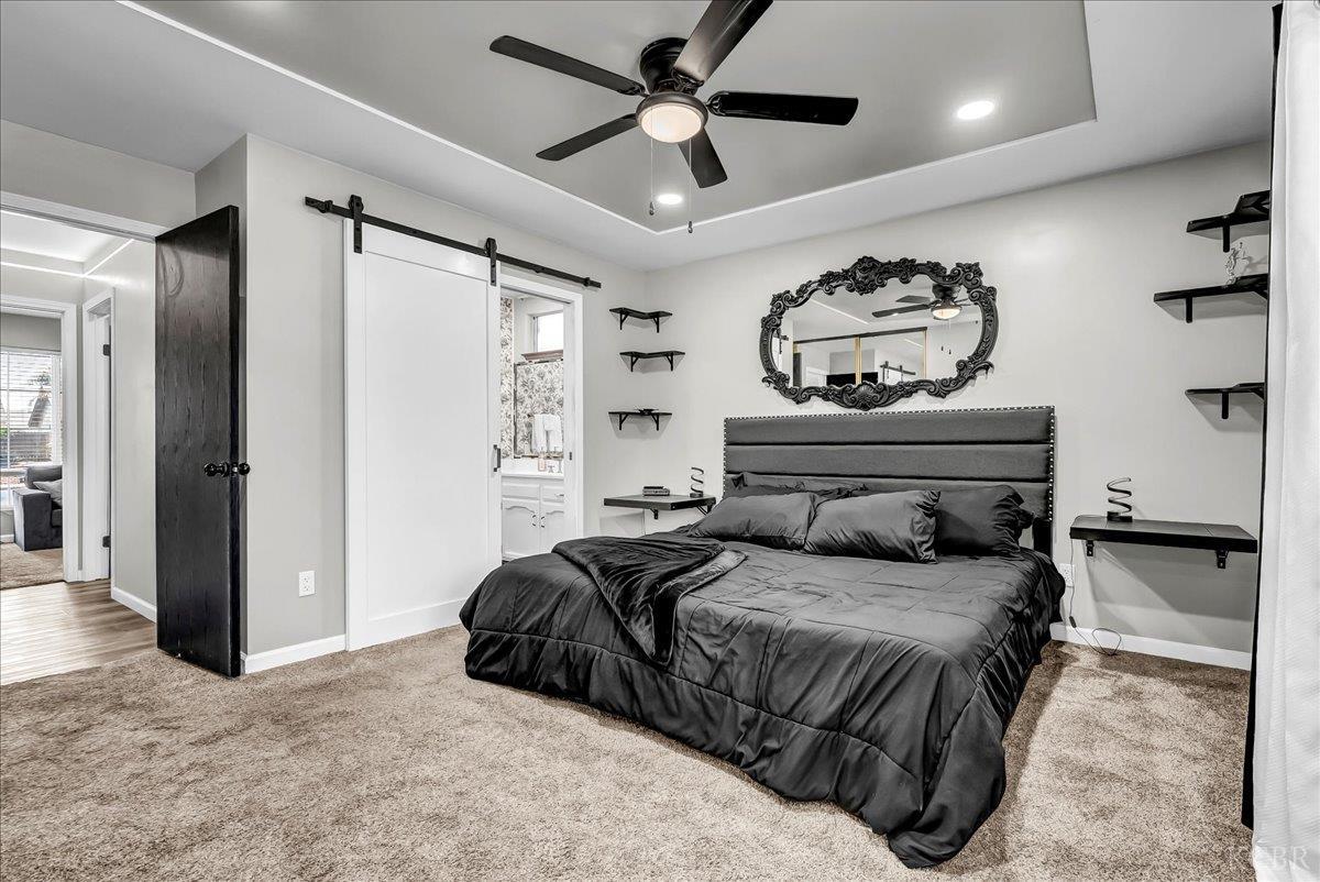 956 E Clover Ln, Hanford, CA 93230