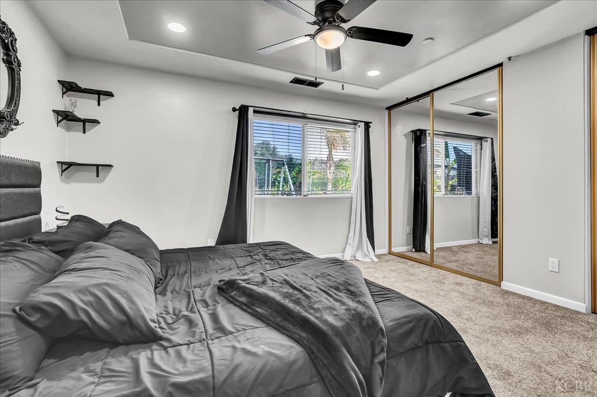 956 E Clover Ln, Hanford, CA 93230