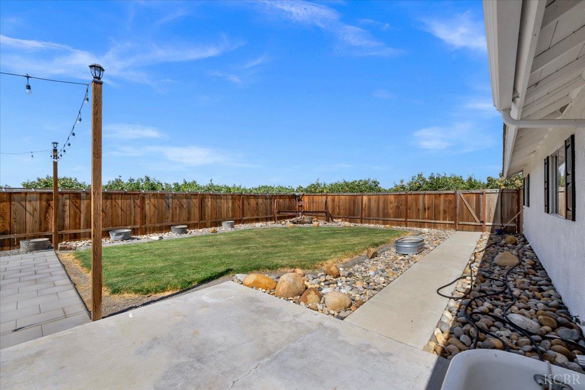 18356 Lansing Ave, Stratford, CA 93266