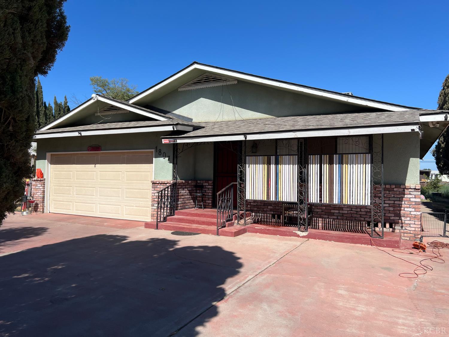 1807 Hardcastle Ave, Hanford, CA 93230