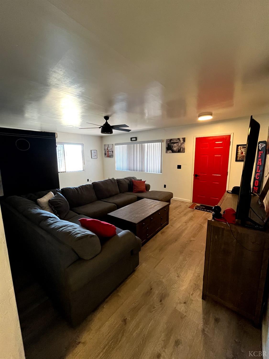 1807 Hardcastle Ave, Hanford, CA 93230