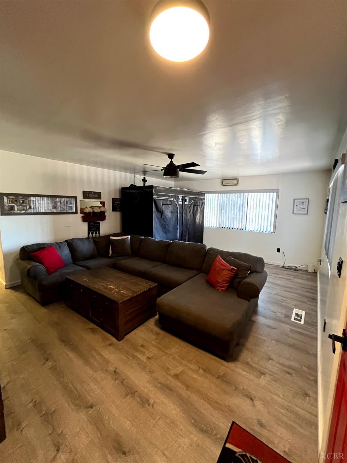 1807 Hardcastle Ave, Hanford, CA 93230