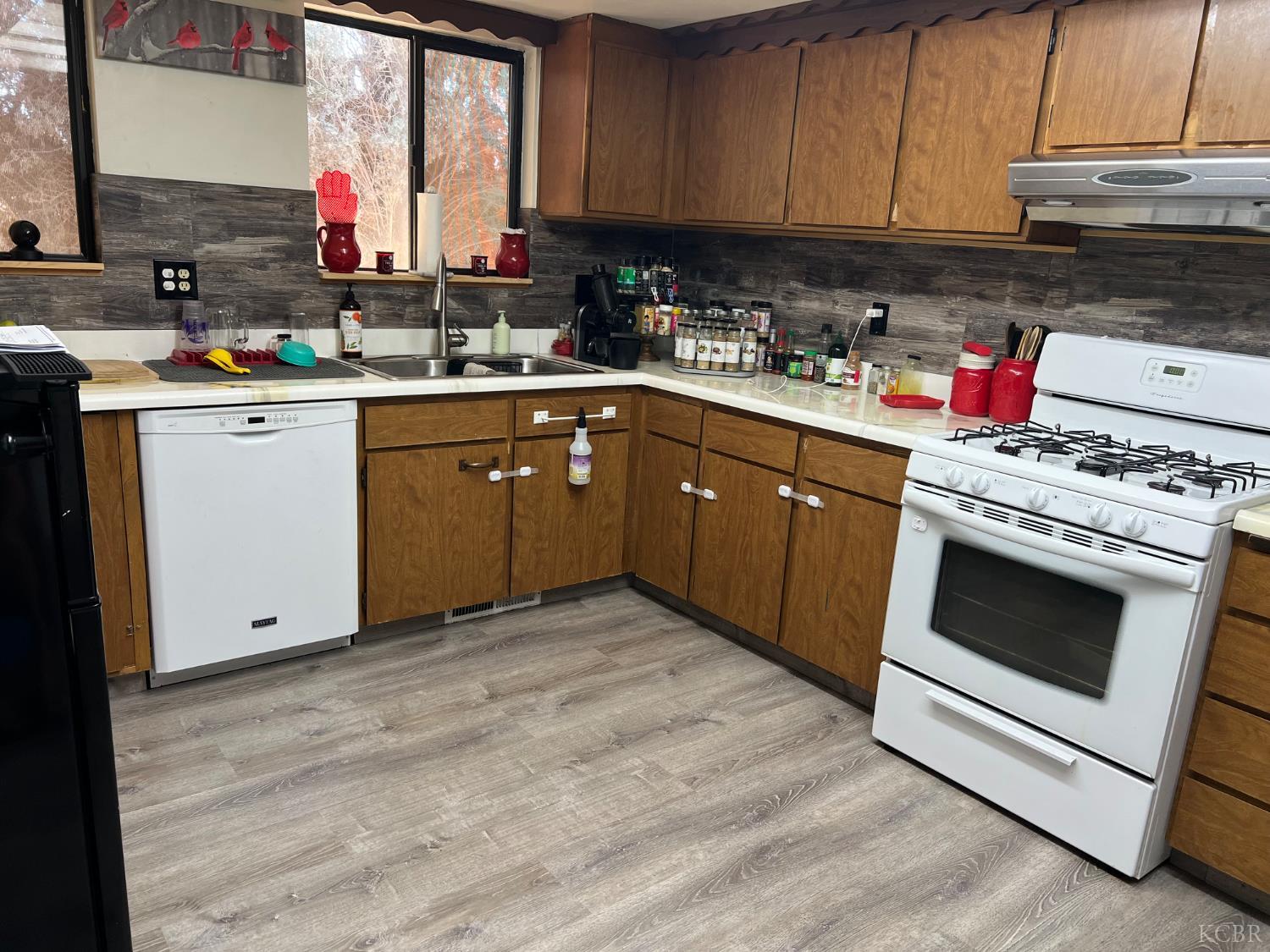 1807 Hardcastle Ave, Hanford, CA 93230