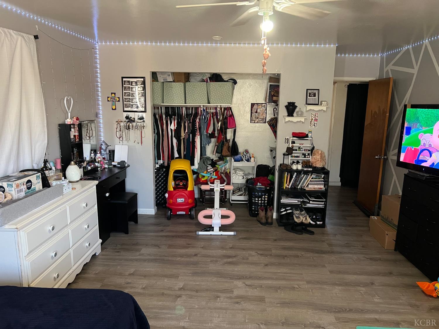 1807 Hardcastle Ave, Hanford, CA 93230