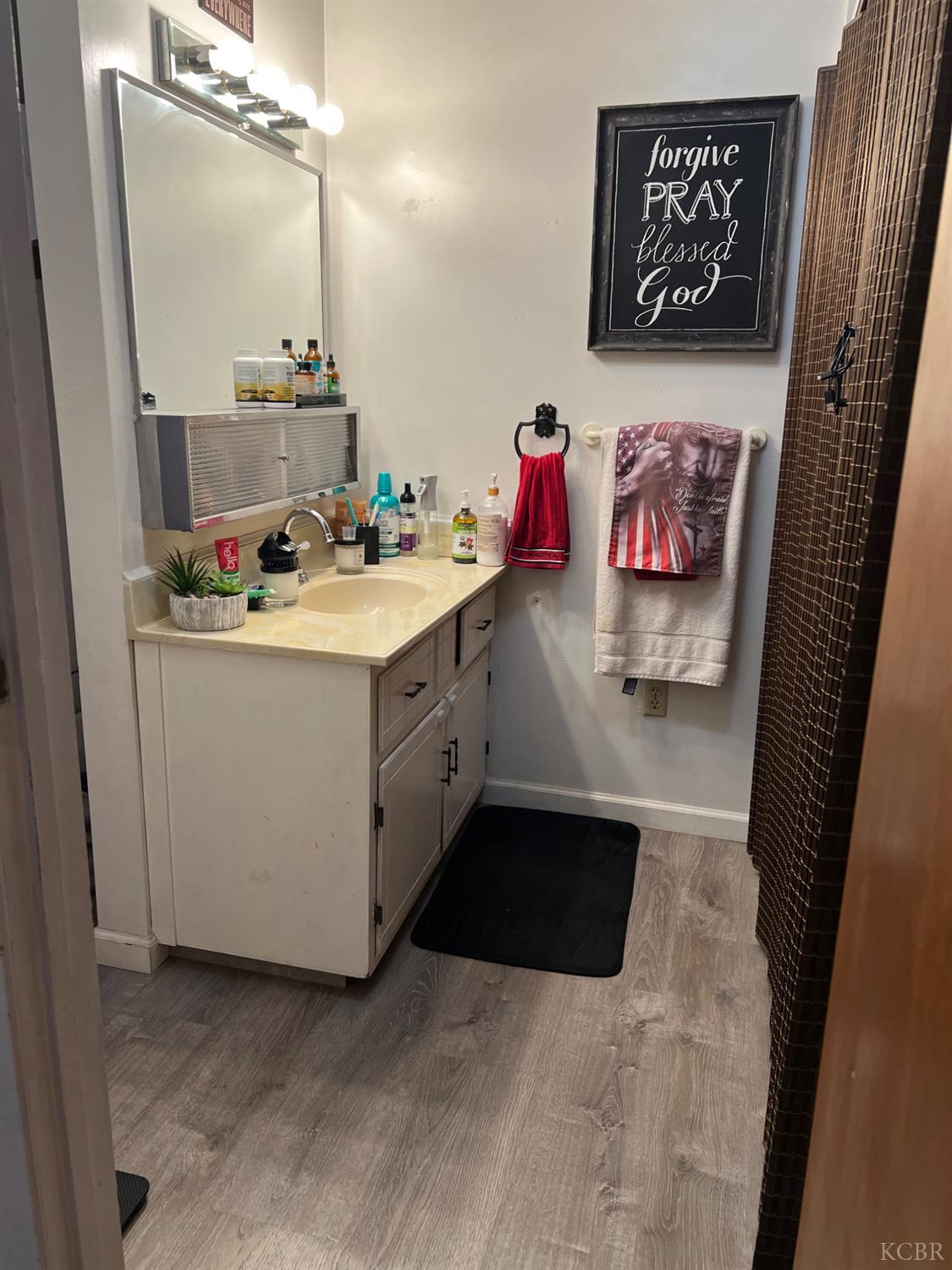 1807 Hardcastle Ave, Hanford, CA 93230