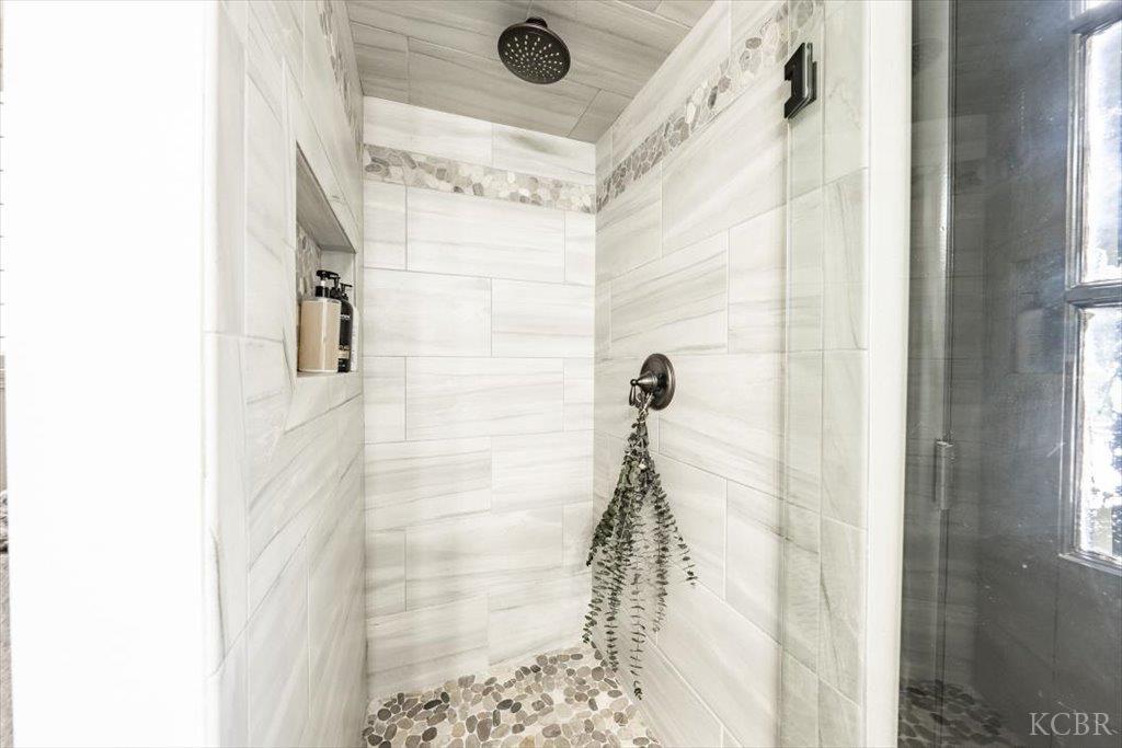 335 Helene St, Lemoore, CA 93245