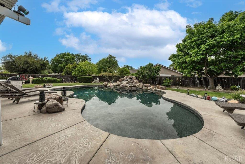 335 Helene St, Lemoore, CA 93245