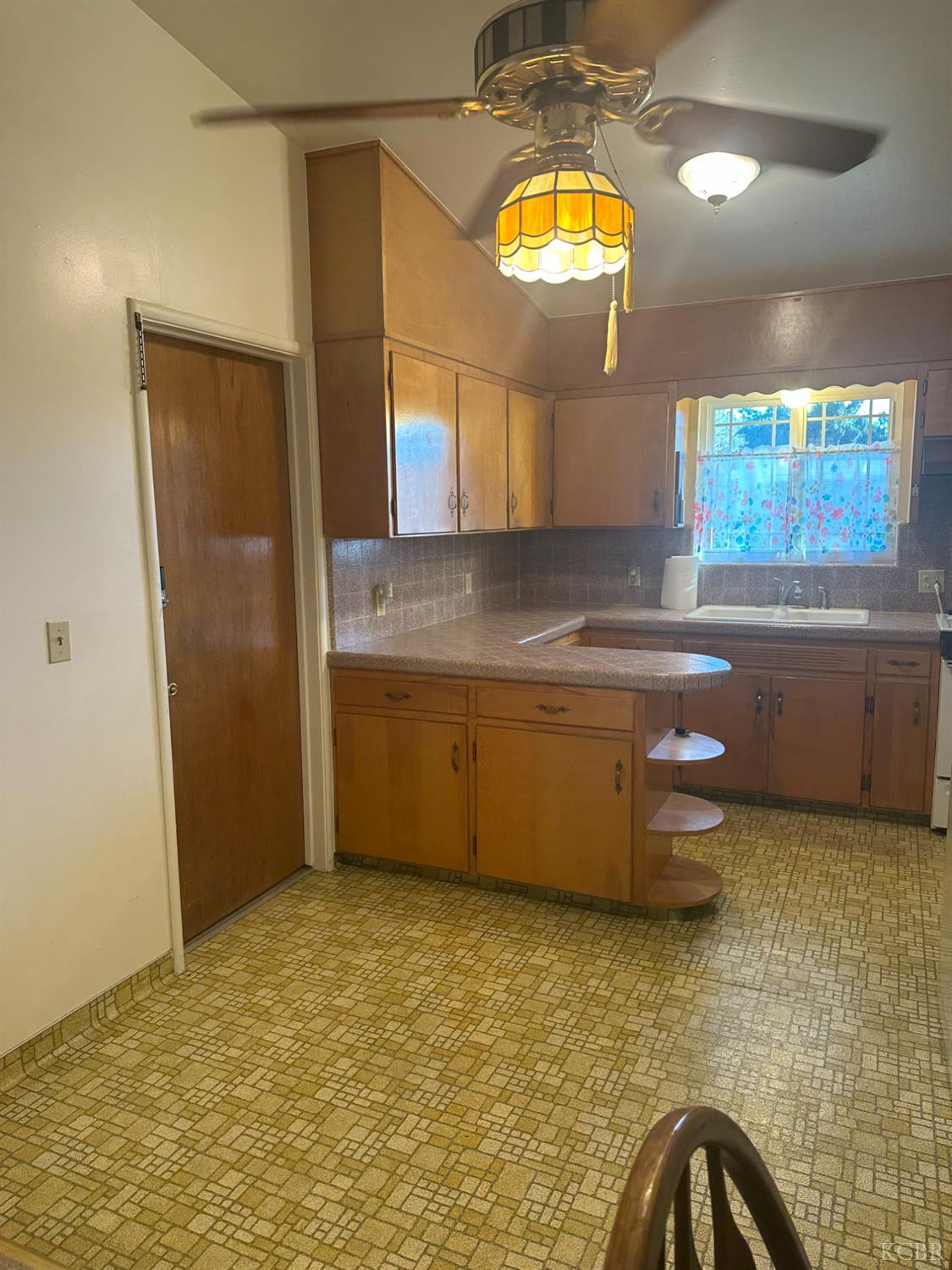 272 W Burlwood Ln, Lemoore, CA 93245