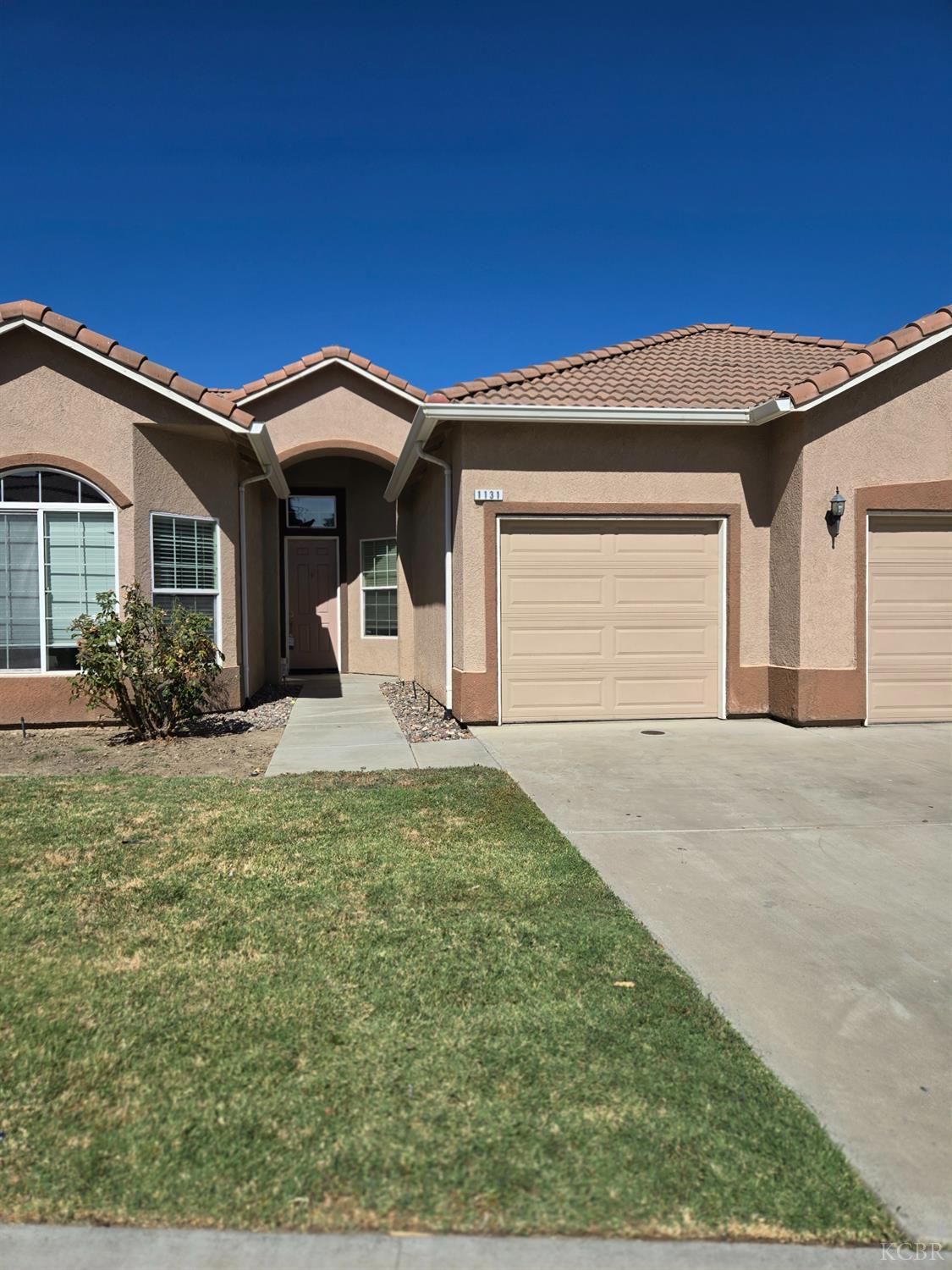 1131 Paradise Dr, Lemoore, CA 93245