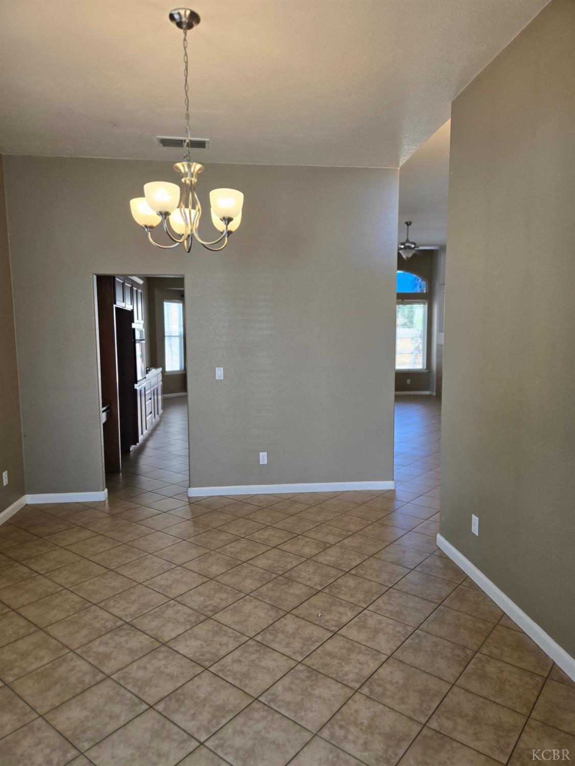 1131 Paradise Dr, Lemoore, CA 93245