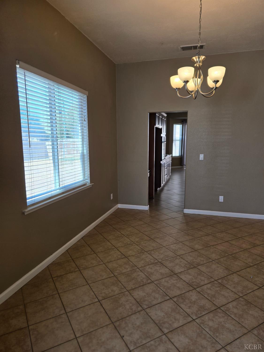 1131 Paradise Dr, Lemoore, CA 93245