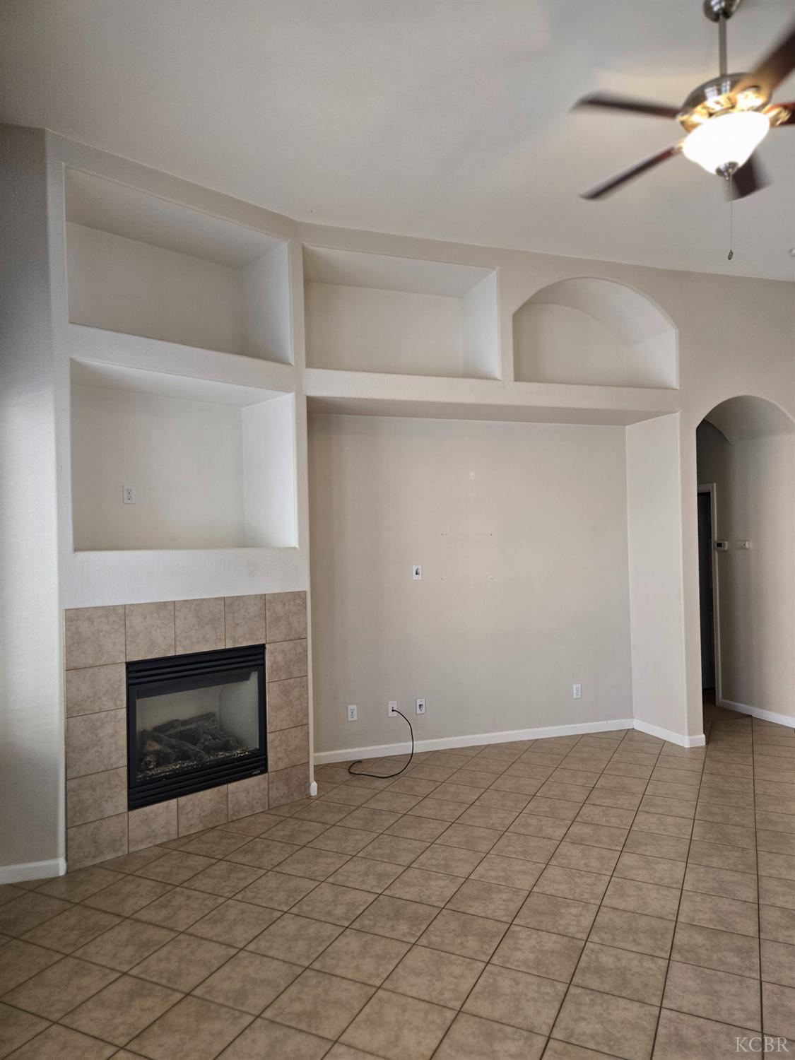 1131 Paradise Dr, Lemoore, CA 93245