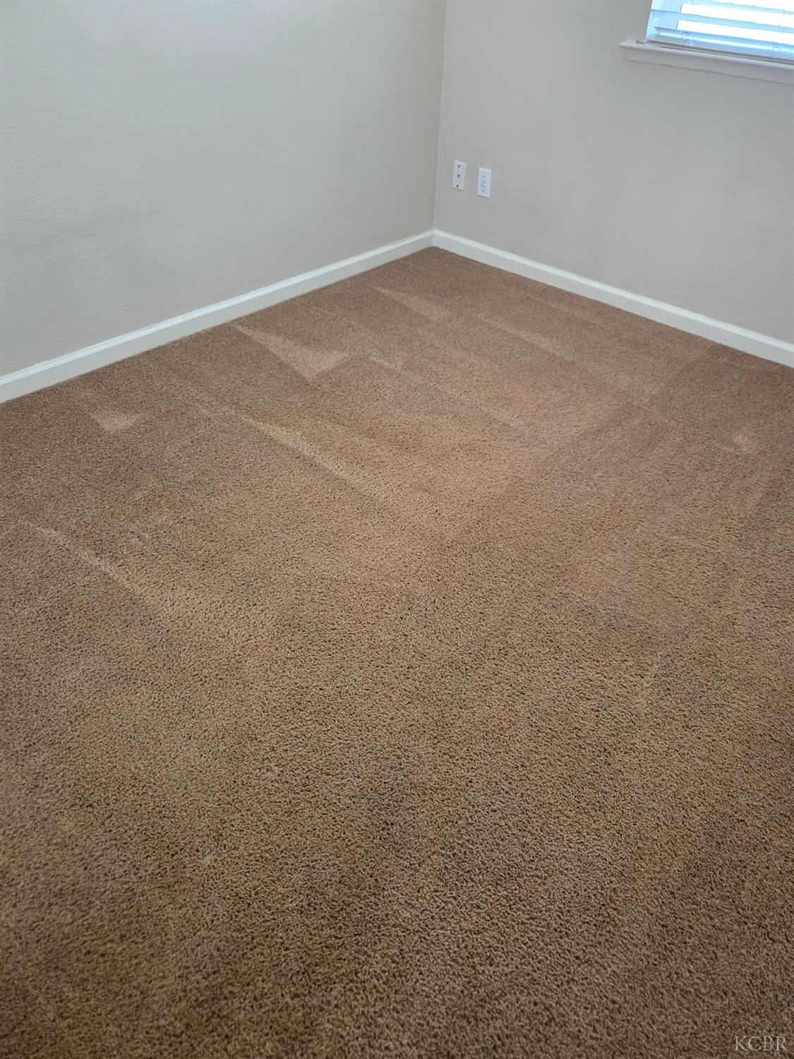 1131 Paradise Dr, Lemoore, CA 93245