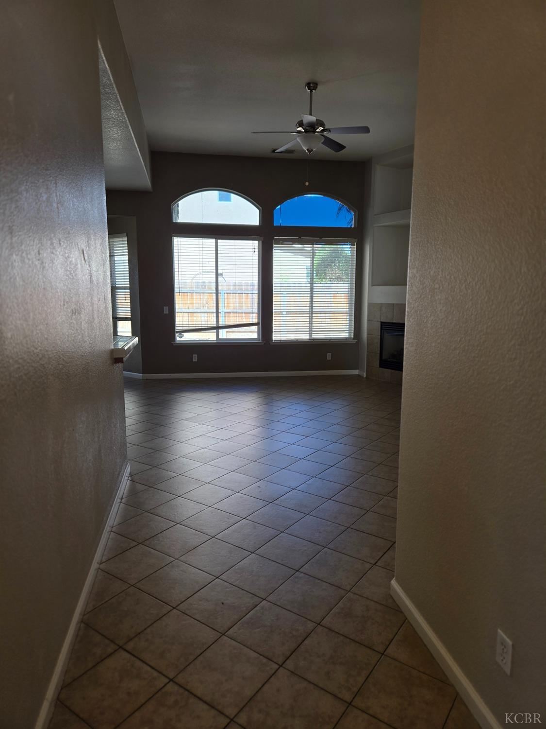 1131 Paradise Dr, Lemoore, CA 93245