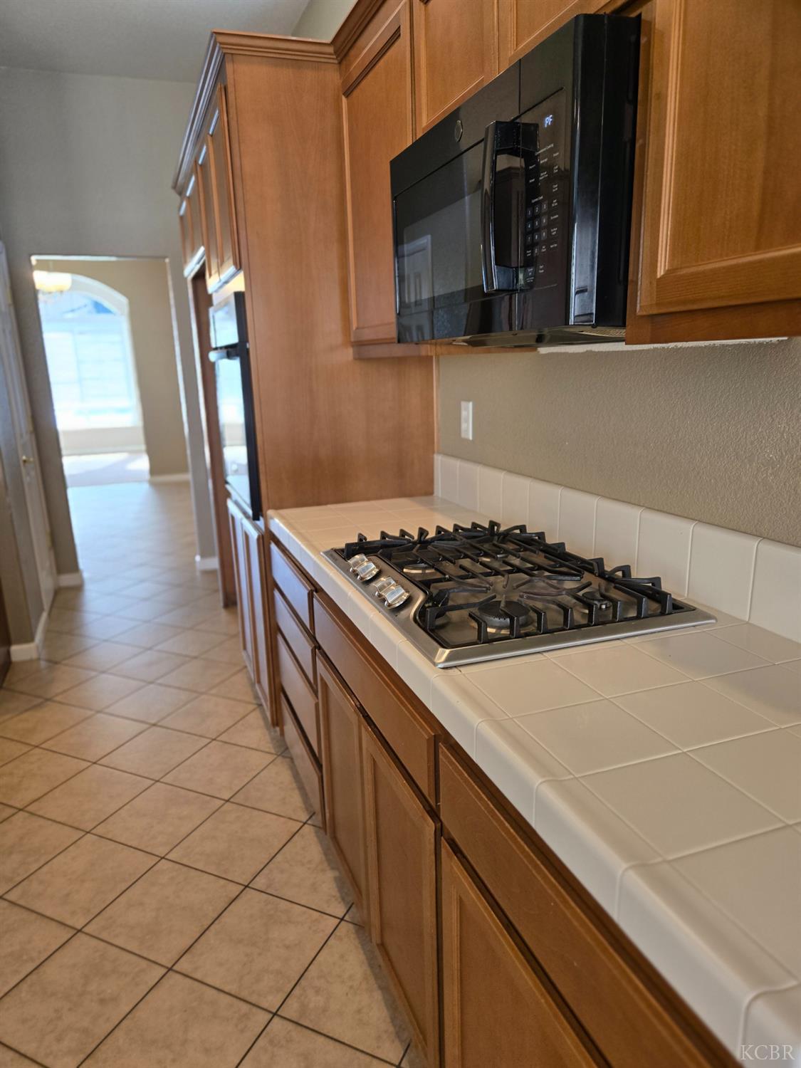 1131 Paradise Dr, Lemoore, CA 93245