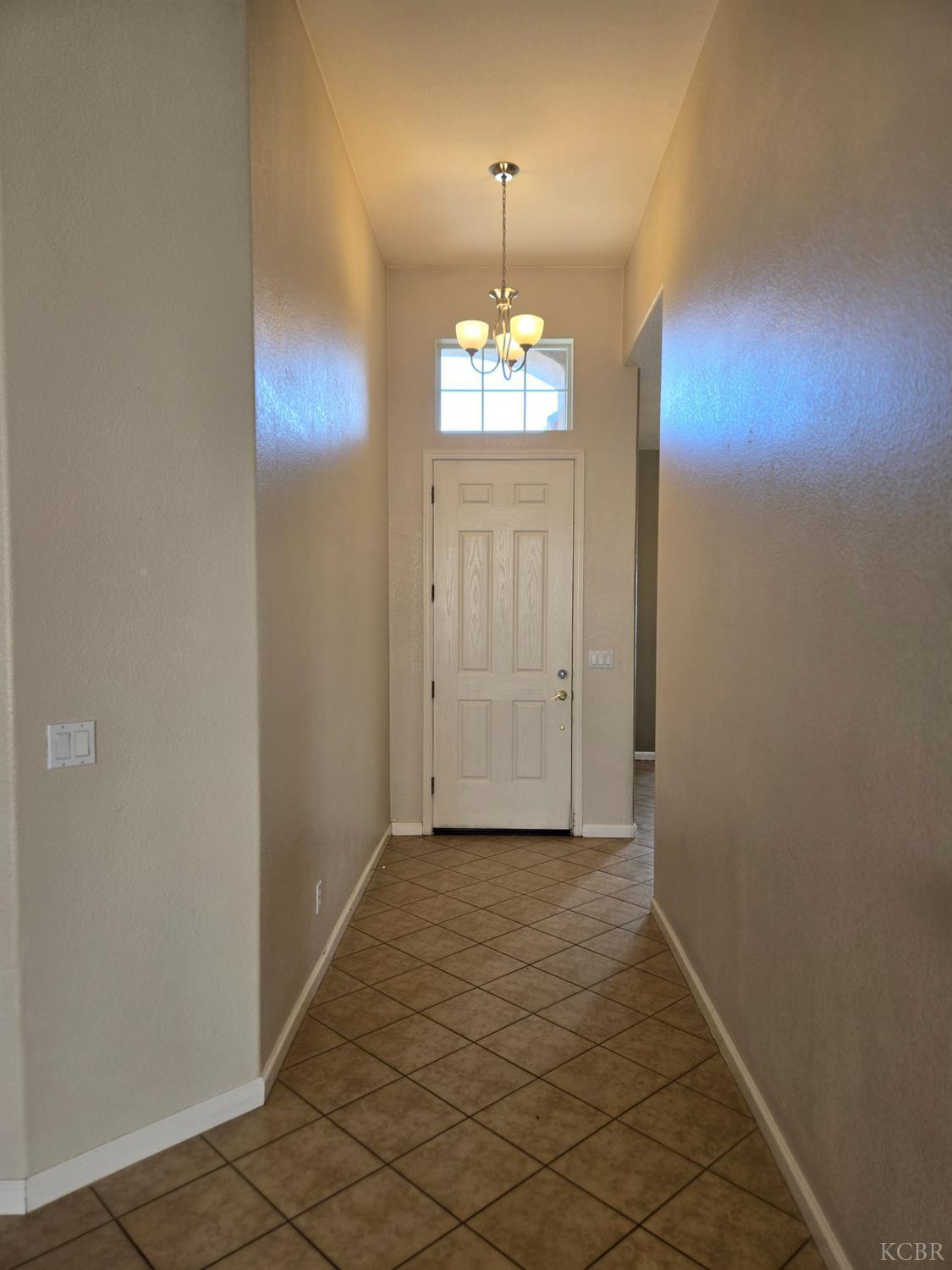 1131 Paradise Dr, Lemoore, CA 93245