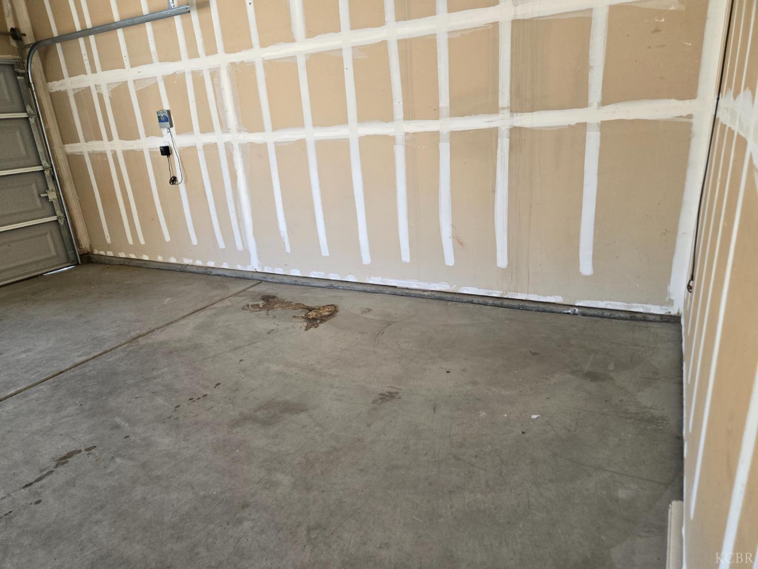 1131 Paradise Dr, Lemoore, CA 93245