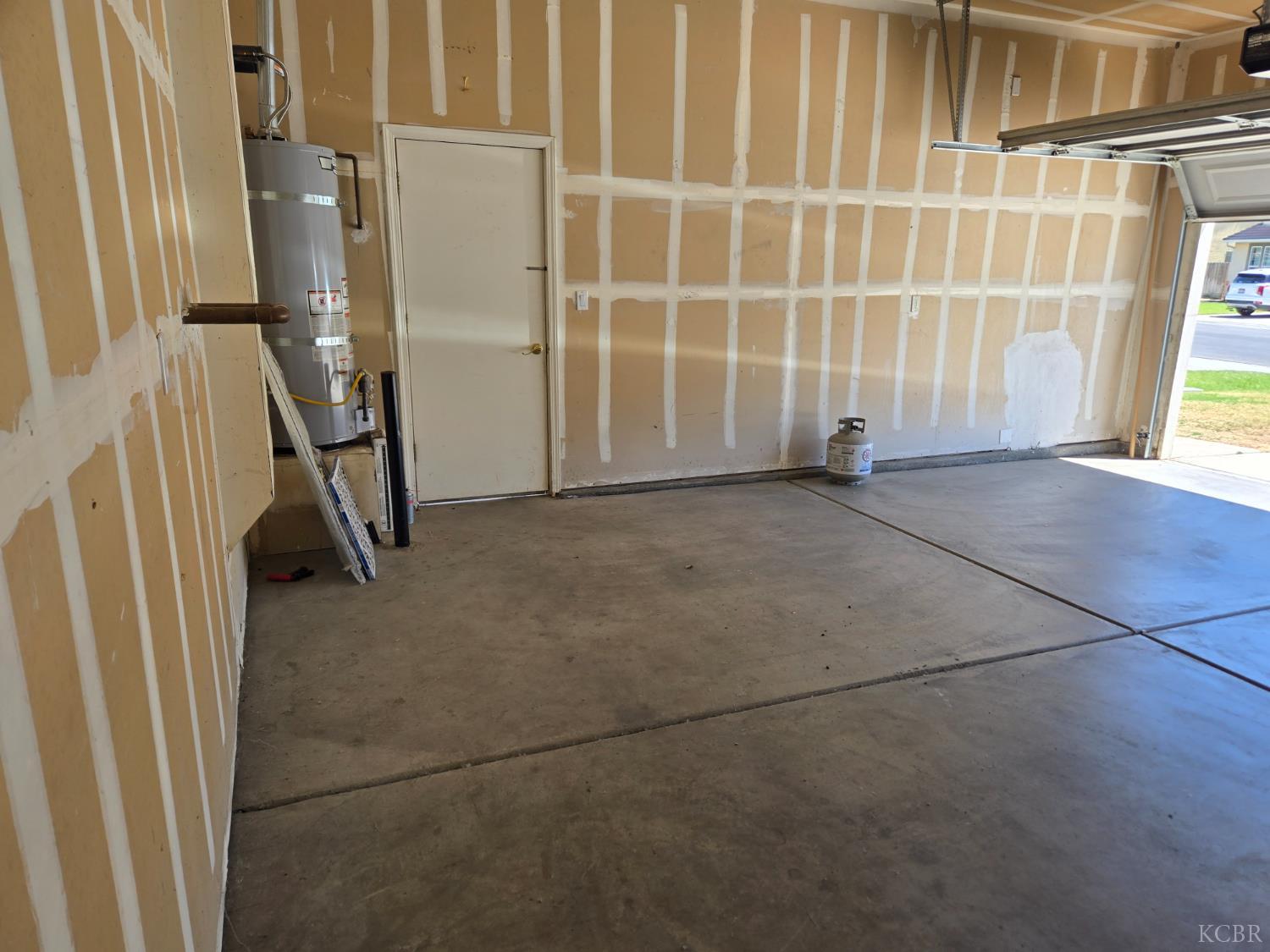 1131 Paradise Dr, Lemoore, CA 93245