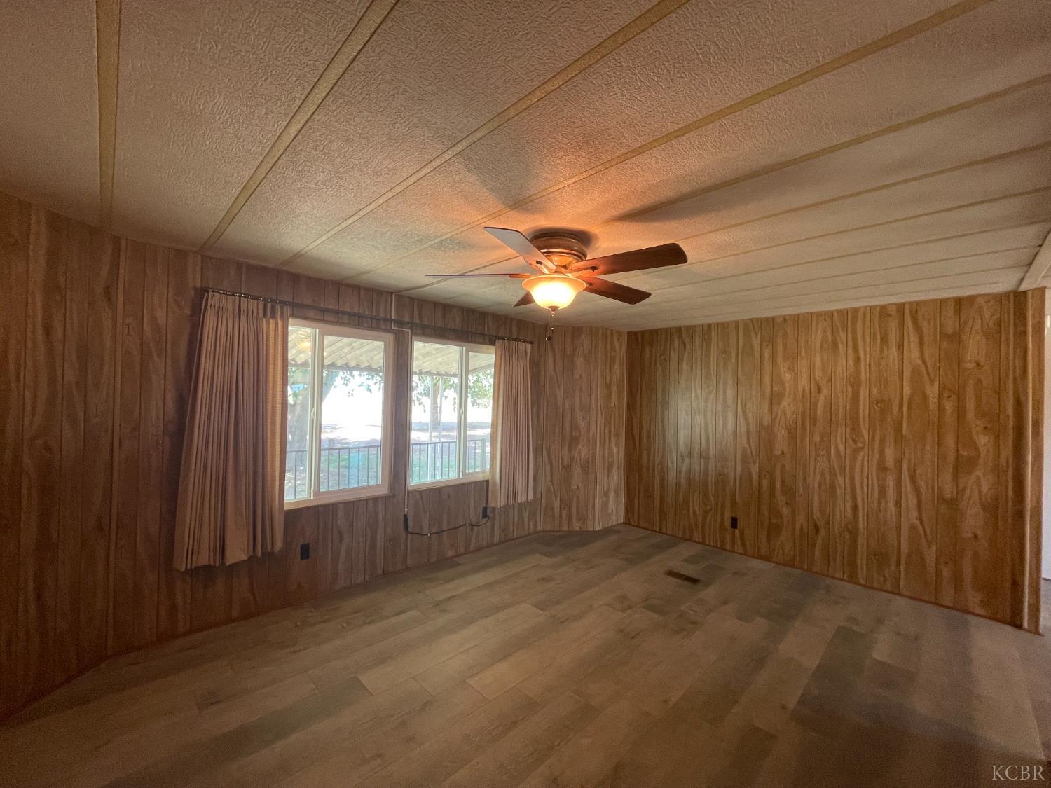 13941 9th Ave, Hanford, CA 93230