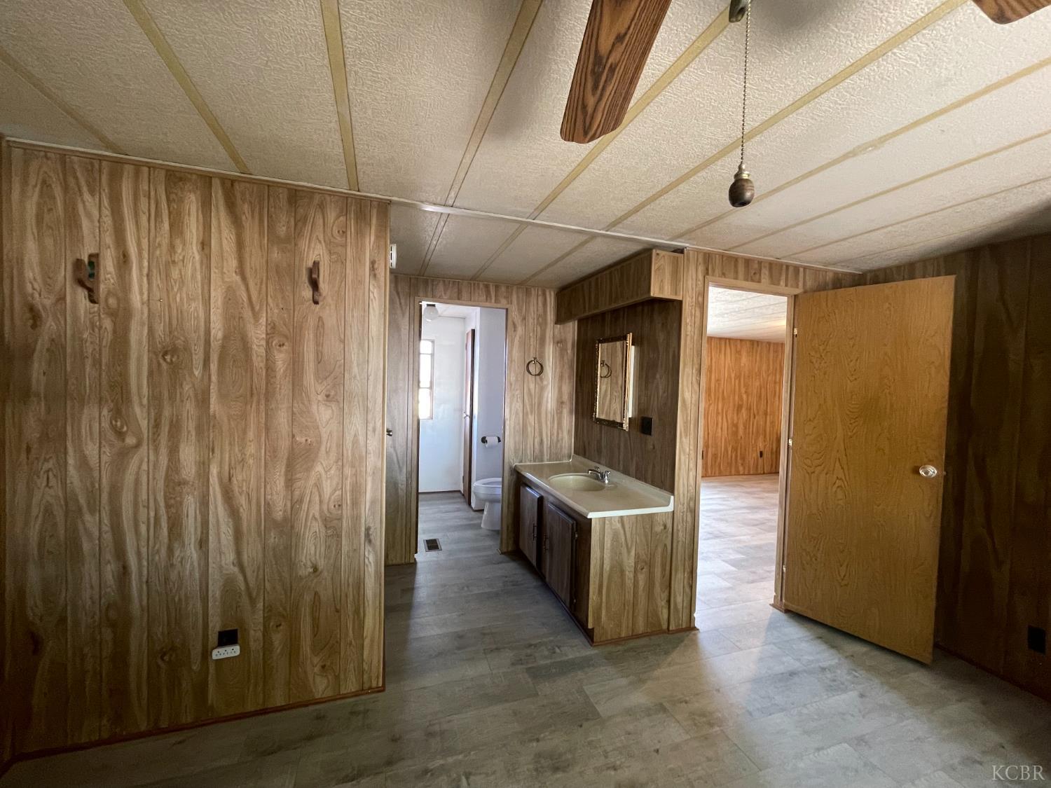 13941 9th Ave, Hanford, CA 93230