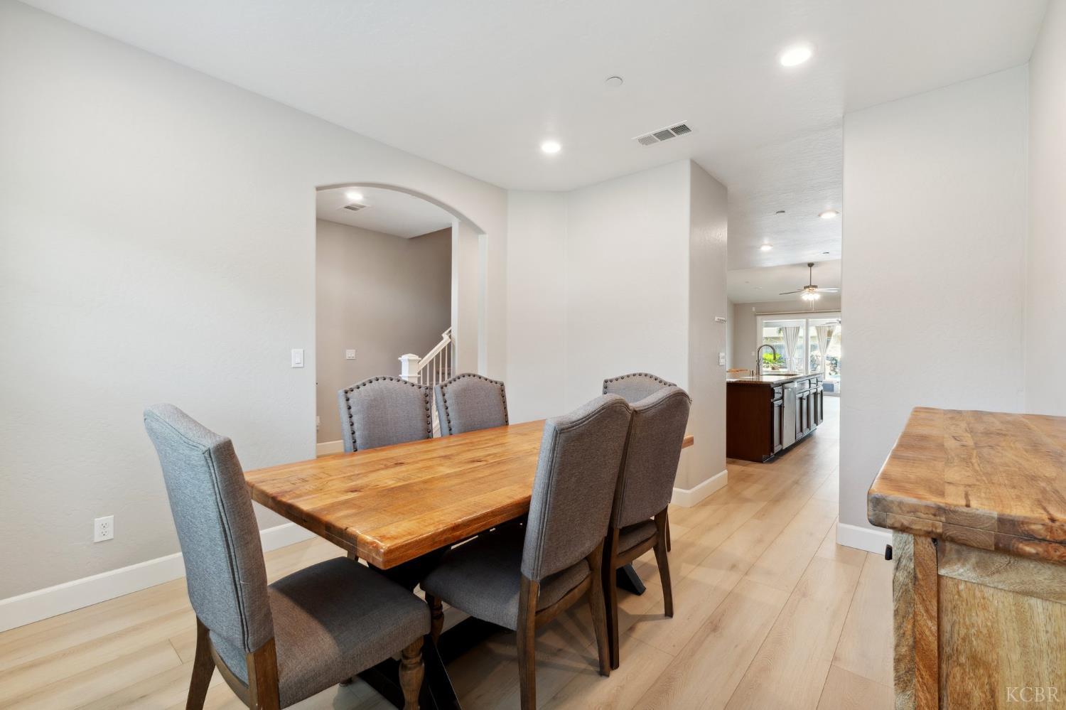 1999 W Hayward St W, Hanford, CA 93230